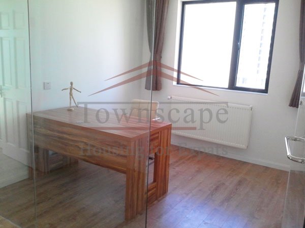 study Double sided apartment with big windows and balcony Joffry Garden