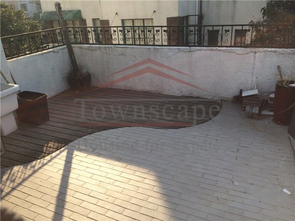 zhong shan park apartment Big sunny old apartment with roof terrace