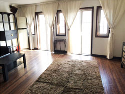 Old renovated apartment near Jing'an Temple