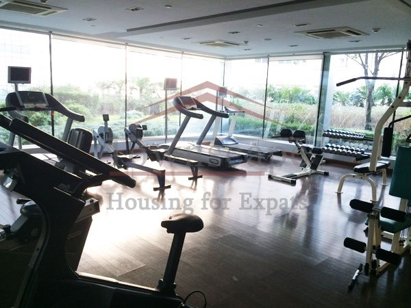 gym Merry Apartment Jingan Temple area with balcony