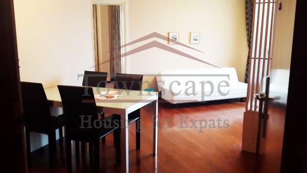 livingroom Apartment near jiaotong university Huaihai west road