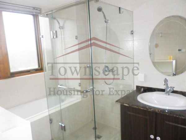 bathroom Sassoon Park Beautiful apartment near to Hongqiao Airport and Zoo