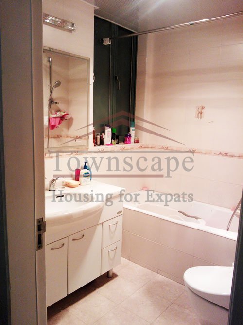 bathroom St Johnson apartment near Zhongshan Park