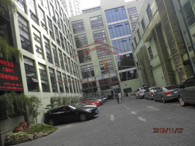 Bright office in creative park,on Yan Ping road