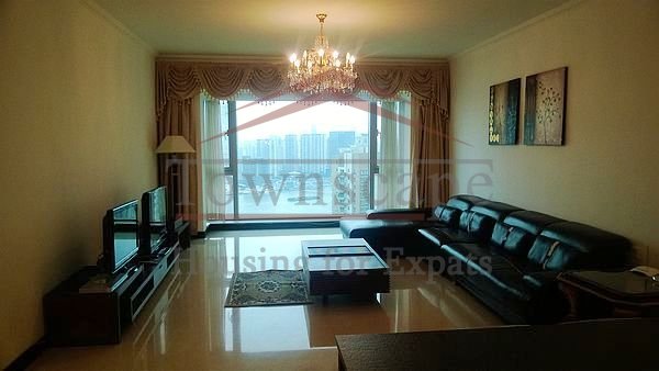  Spacious 2Br BundView apartment in Shimao Riviera Garden Lujiazui CBD for rent