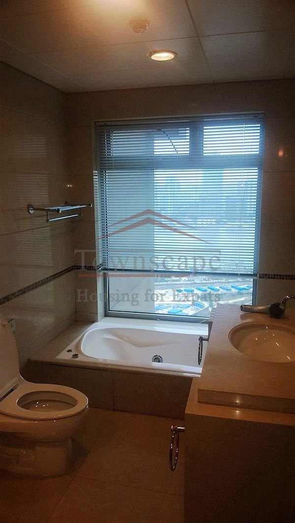  Spacious 2Br BundView apartment in Shimao Riviera Garden Lujiazui CBD for rent