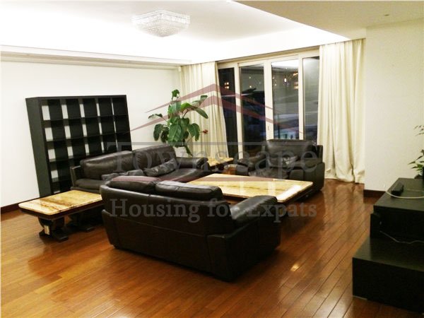  Beautiful apartment near with study and balcony near Xintiandi Lanson Place