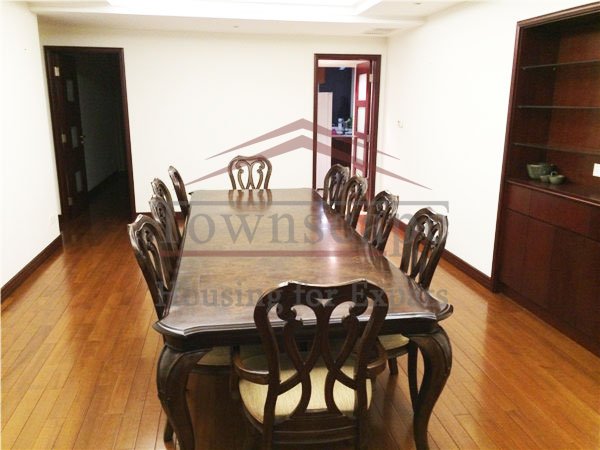  Beautiful apartment near with study and balcony near Xintiandi Lanson Place