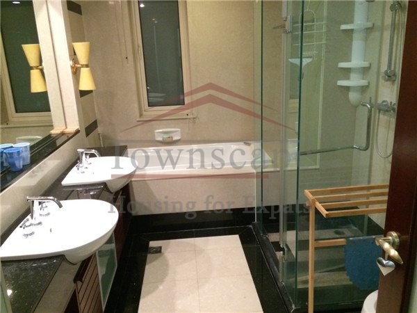  Beautiful apartment near with study and balcony near Xintiandi Lanson Place