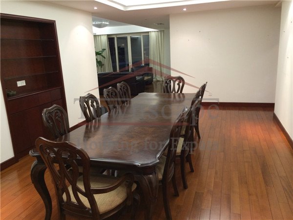  Beautiful apartment near with study and balcony near Xintiandi Lanson Place