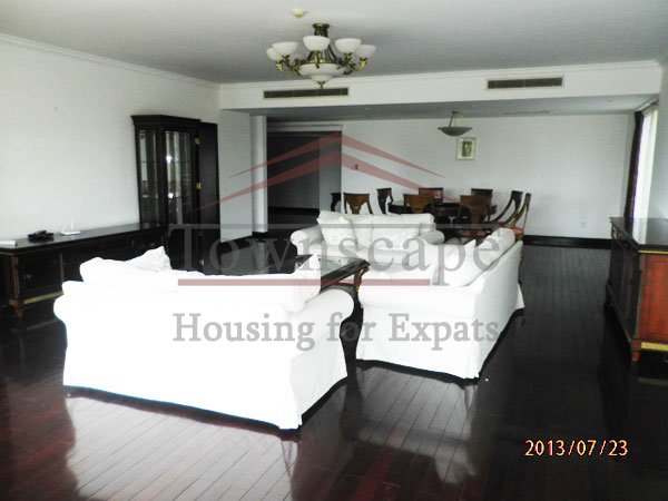  Beautiful Shimao Riviera in Pudong for rent
