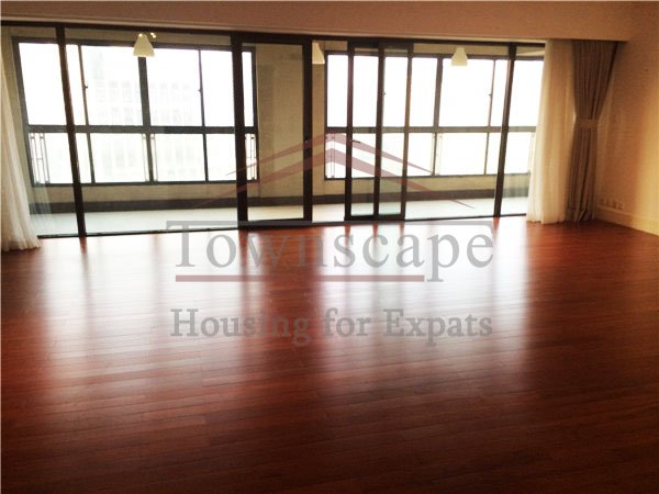 Lake ville apartment for rent BIG apartment in Lakeville II compound in Xintiandi area