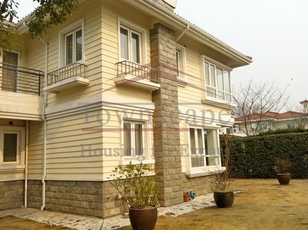 villa for rent to expats 4bedrooms garden vlla  with floor heating for rent near international schools Puxi
