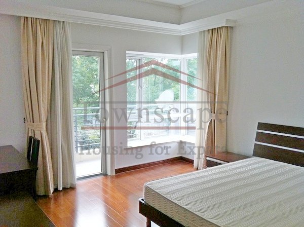 bright 2nd br for rent in the villa 4bedrooms garden vlla  with floor heating for rent near international schools Puxi