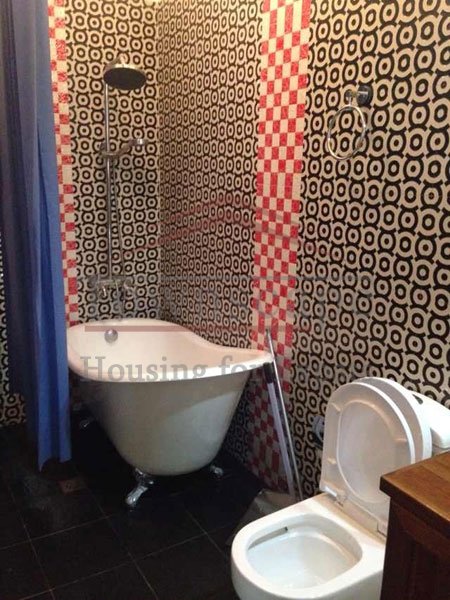  West Jianguo road lane house with terrace for rent
