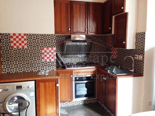  West Jianguo road lane house with terrace for rent