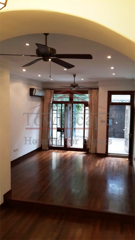 rent on Yu Yuan road near Zhongshan Park Big Beautiful lane house on Yu Yuan road near Zhongshan Park