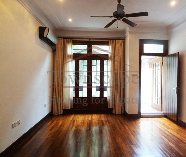 rent on Yu Yuan road near Zhongshan Park Big Beautiful lane house on Yu Yuan road near Zhongshan Park