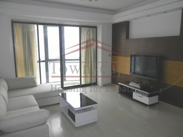 huang pu zhong xin garden in huangpu district Big apartment for rent near Xintiandi 1 min to metro line 8 & 10