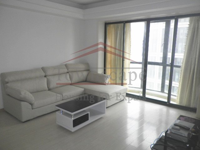 huang pu zhong xin garden in huangpu district Big apartment for rent near Xintiandi 1 min to metro line 8 & 10