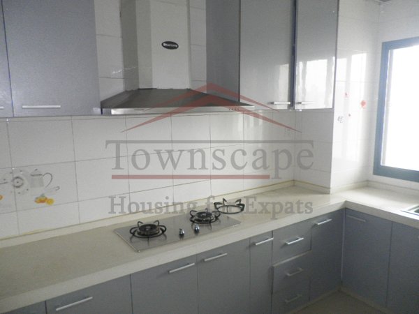 huang pu zhong xin garden in huangpu district Big apartment for rent near Xintiandi 1 min to metro line 8 & 10