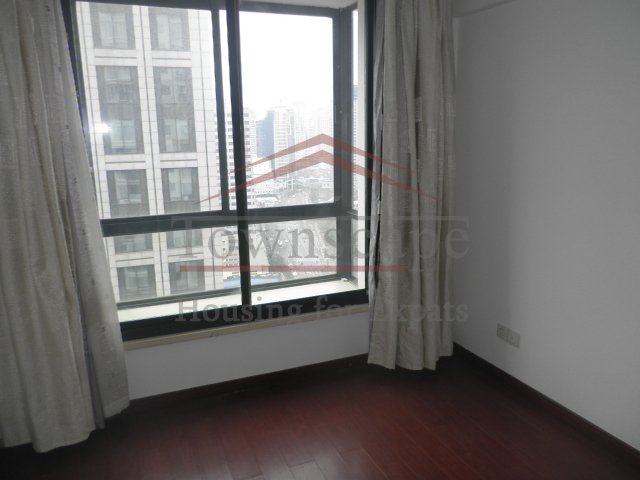 huang pu zhong xin garden in huangpu district Big apartment for rent near Xintiandi 1 min to metro line 8 & 10