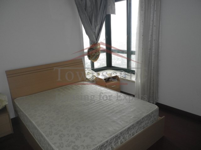 huang pu zhong xin garden in huangpu district Big apartment for rent near Xintiandi 1 min to metro line 8 & 10