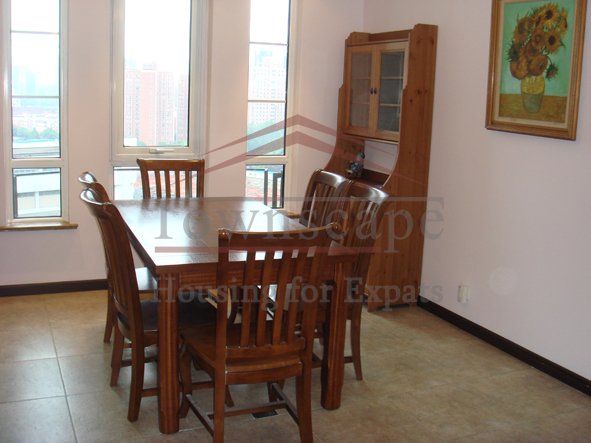 Hongqiao rent Mandarine City with balcony for rent in good location