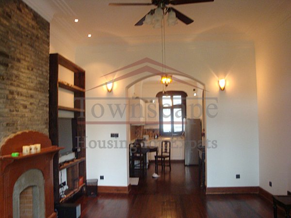 Old apartment with terrace for rent Old apartment with terrace for rent in french concession near Middle Huaihai road