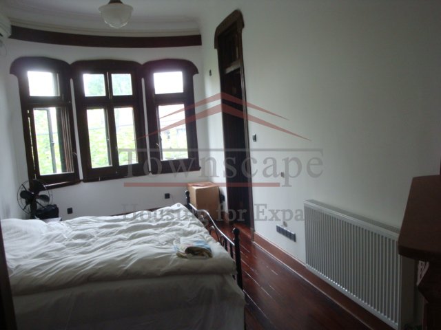 Old apartment with terrace for rent Old apartment with terrace for rent in french concession near Middle Huaihai road