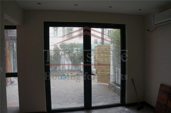  Unfurnished  villa with terrace and garden near Jing