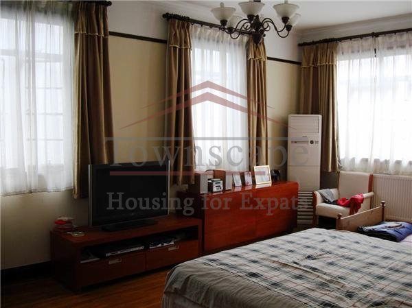 xuhui rent Renovated old apartment for rent near Huaihai middle road