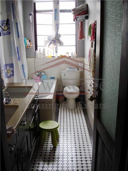 xujiahui rent Renovated old apartment for rent near Huaihai middle road