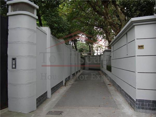 xujiahui rent Renovated old apartment for rent near Huaihai middle road