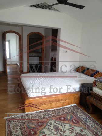 Hongqiao villa with terrace for rent Big Beautiful villa with terrace, floor heating and 300 sqm garden in hongqiao