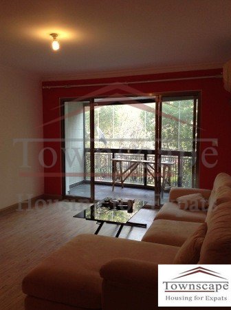  Unfurnished old apaertment for rent in the center of french concession