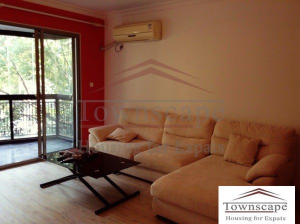  Unfurnished old apaertment for rent in the center of french concession