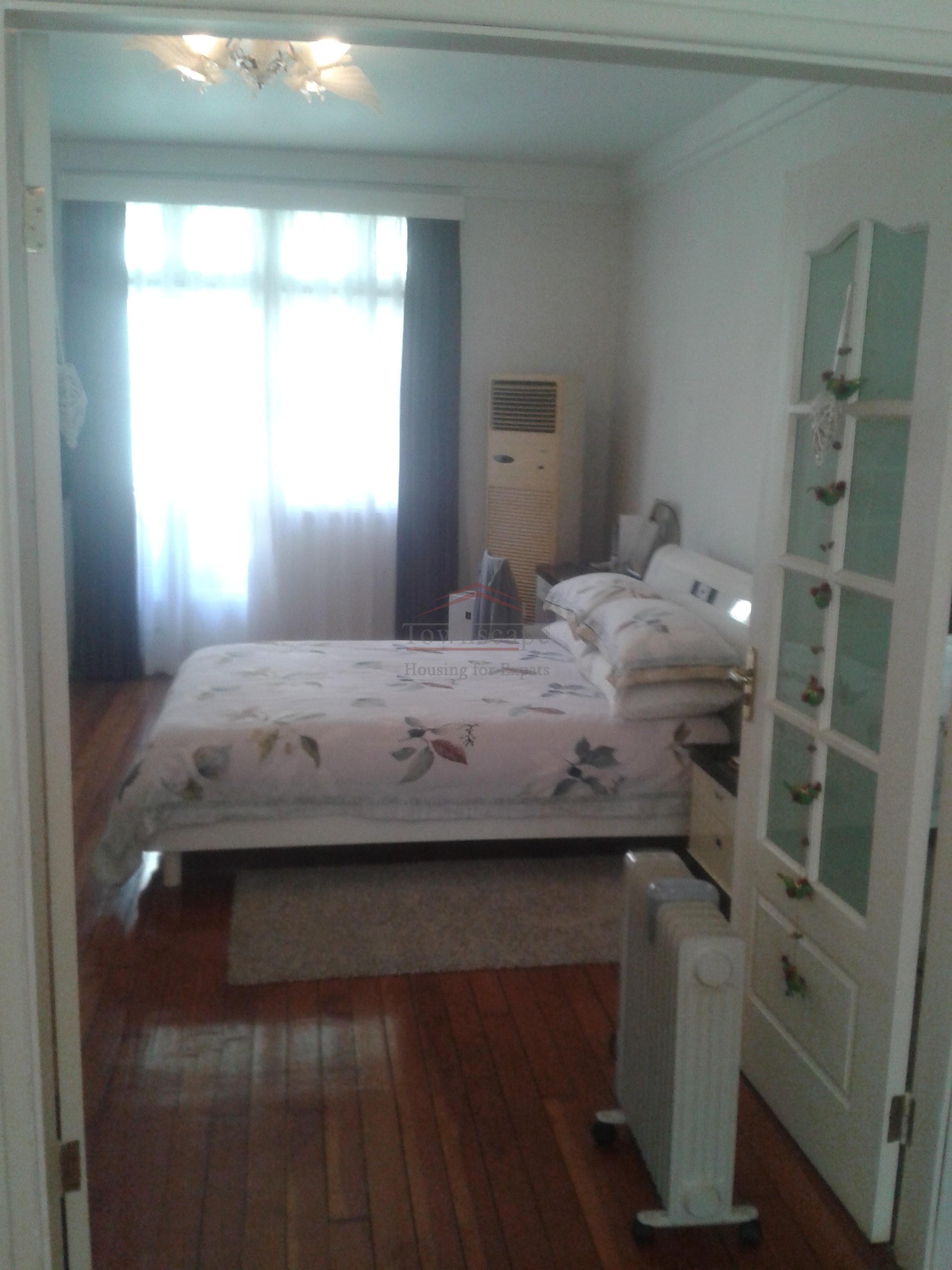  Nice 1Br in an old house,Nr line 1/7