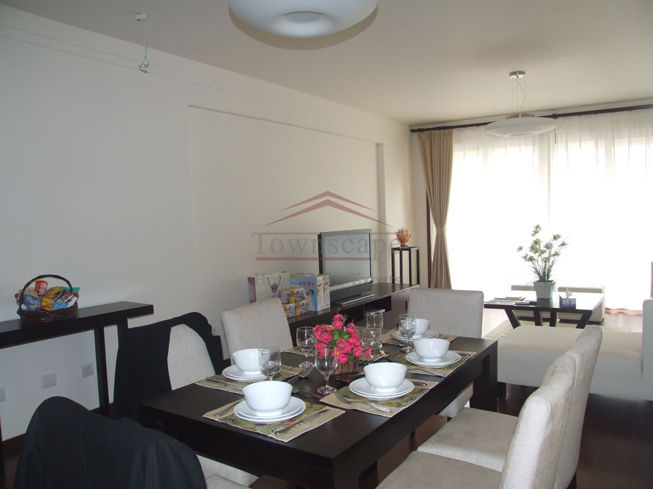  Clean 2BR in a nice apartment,Near Xin Tian Di