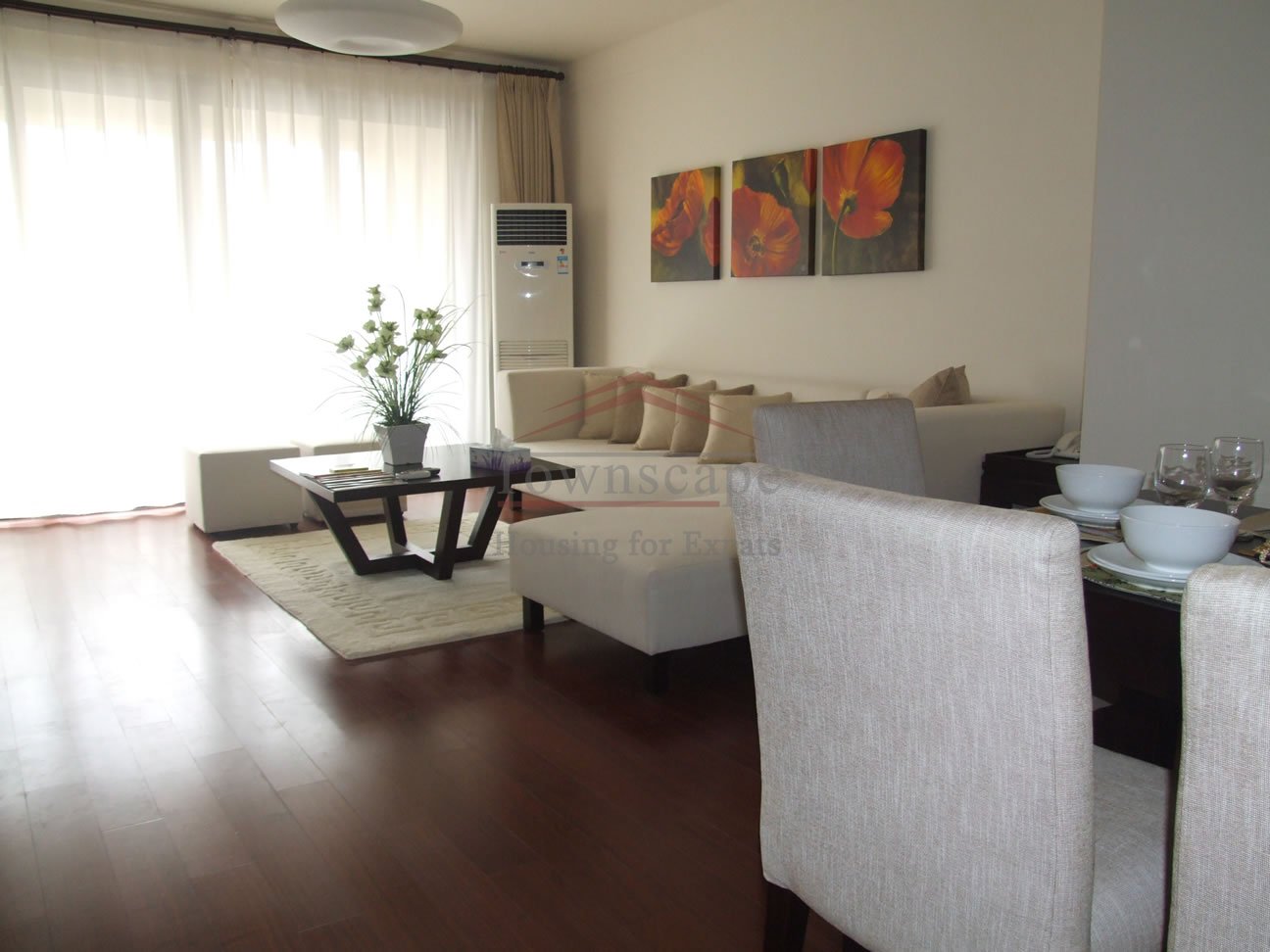  Clean 2BR in a nice apartment,Near Xin Tian Di