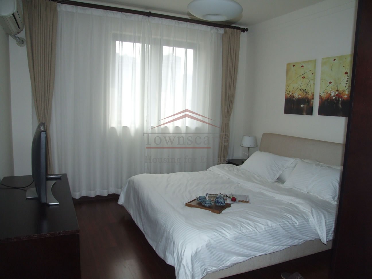  Clean 2BR in a nice apartment,Near Xin Tian Di