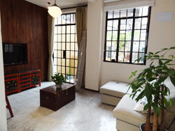 Renovated lane house with terrace in French Concession