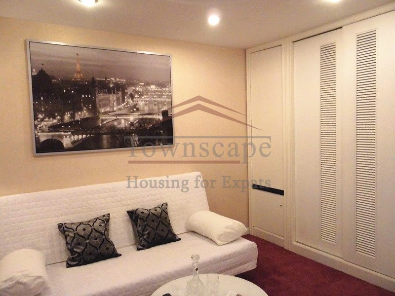  Bright 1BR on West Nanjing rd, 3 mins to line2