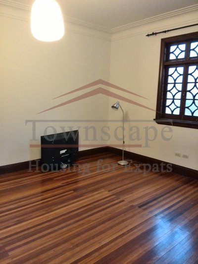 shanghai apartment to expat Big unfurnished lane house with wall heating on West Yan an road