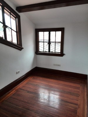 shanghai apartments to expat Big unfurnished lane house with wall heating on West Yan an road