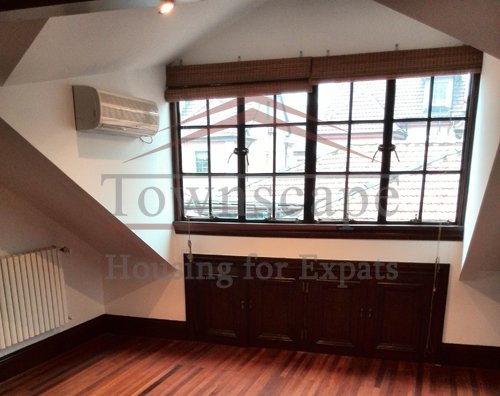 shanghai apartments to expats Big unfurnished lane house with wall heating on West Yan an road