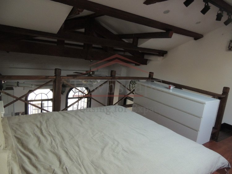 2 floors apartment shanghai Cozy studio wall heated apartment for rent in Jingan Temple district