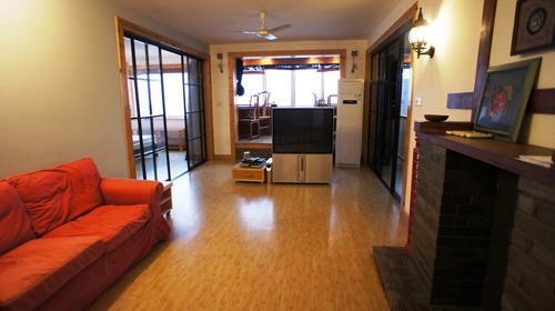 Jingan temple apartments for rent Spacious renovated apartment with city view in Jingan Temple District