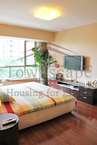 yanlord town shanghai for rentals 4 BR and terrace Yanlord Town apartment for rent in Lujiazui near Century Park