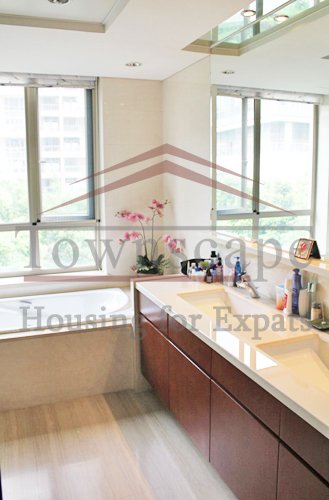 yanlord town shanghai for rentals 4 BR and terrace Yanlord Town apartment for rent in Lujiazui near Century Park